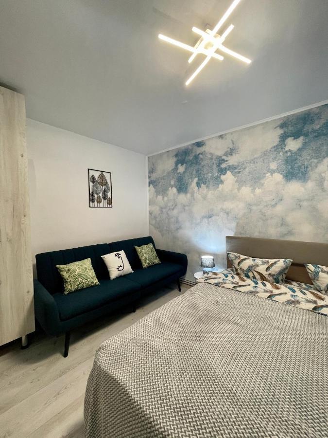 Garsoniera Sky Apartment Petrila Екстериор снимка